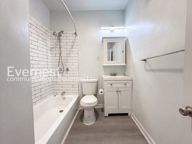 Building Photo - 2-Bed/1-Bath Spacious Condo with Balcony/ Available Soon!
