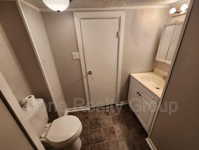 Building Photo - 1401 S 25th St