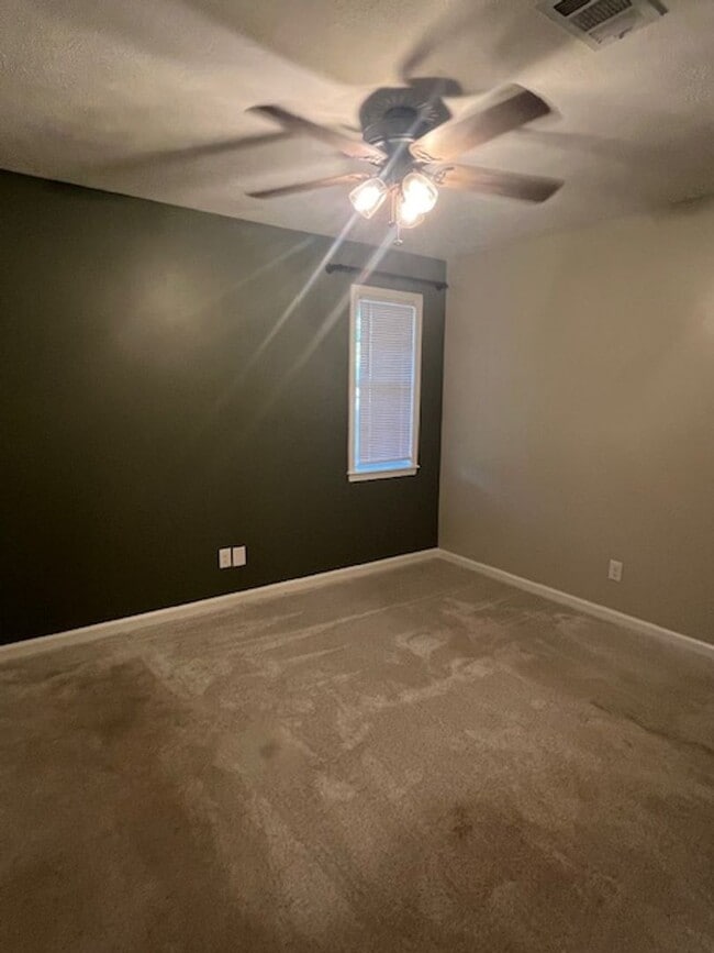 Building Photo - Renovated 3 Bedroom 2 Bath Home for Rent!