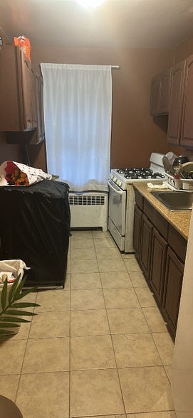 Building Photo - 631 N Broad St