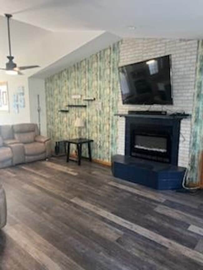 Building Photo - Hutchinson Rental