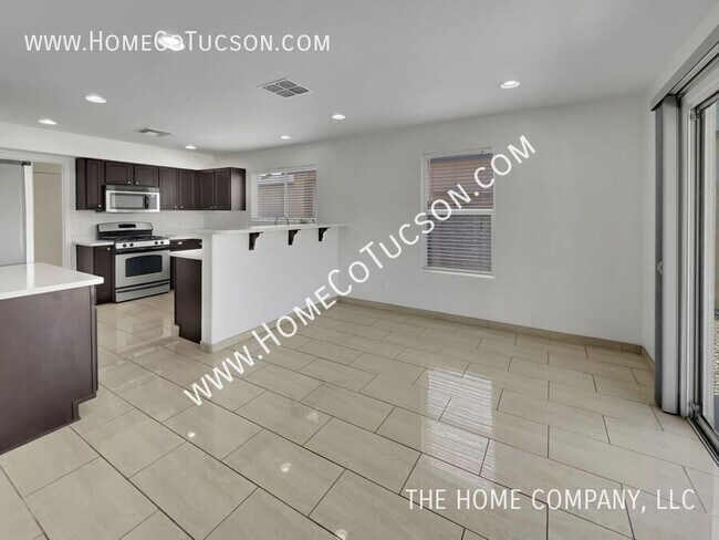 Building Photo - 1034 W Camino Hombre Viejo