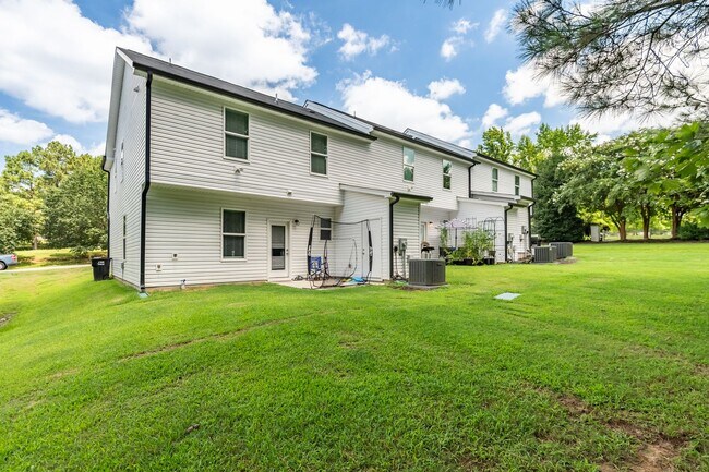 Building Photo - Modern 4 Bedroom Home in Quiet Clayton Nei...