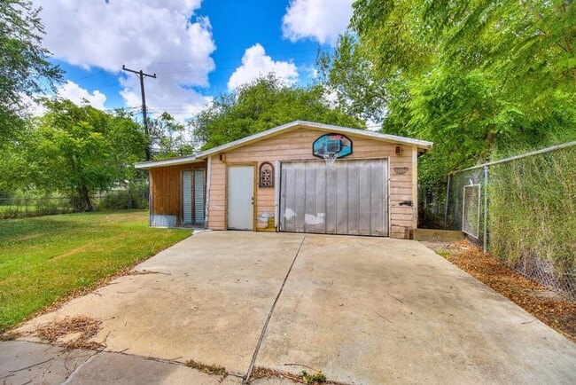 Building Photo - 746 Collingswood Dr