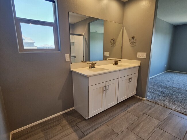 Building Photo - 10679 W Golson Dr