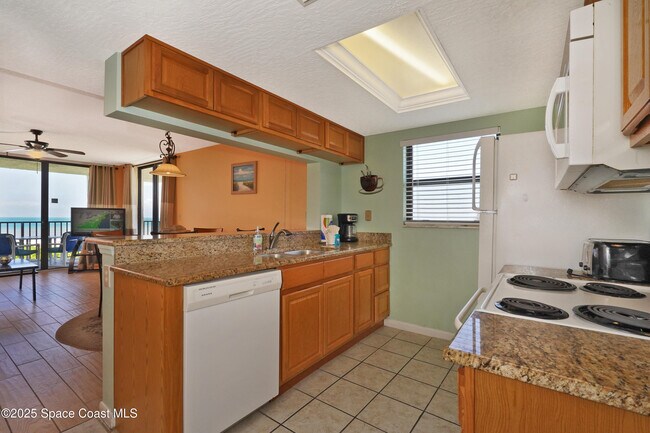 Building Photo - 7400 Ridgewood Ave