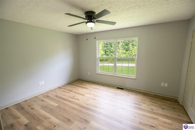 Building Photo - 101 Poplar Cir