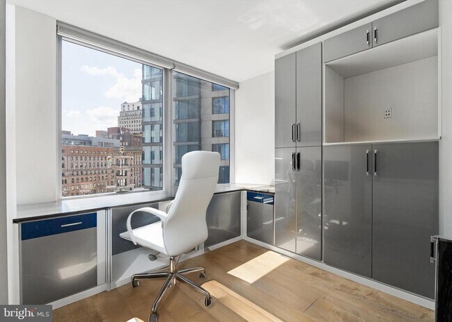 Building Photo - 1414 S Penn Square