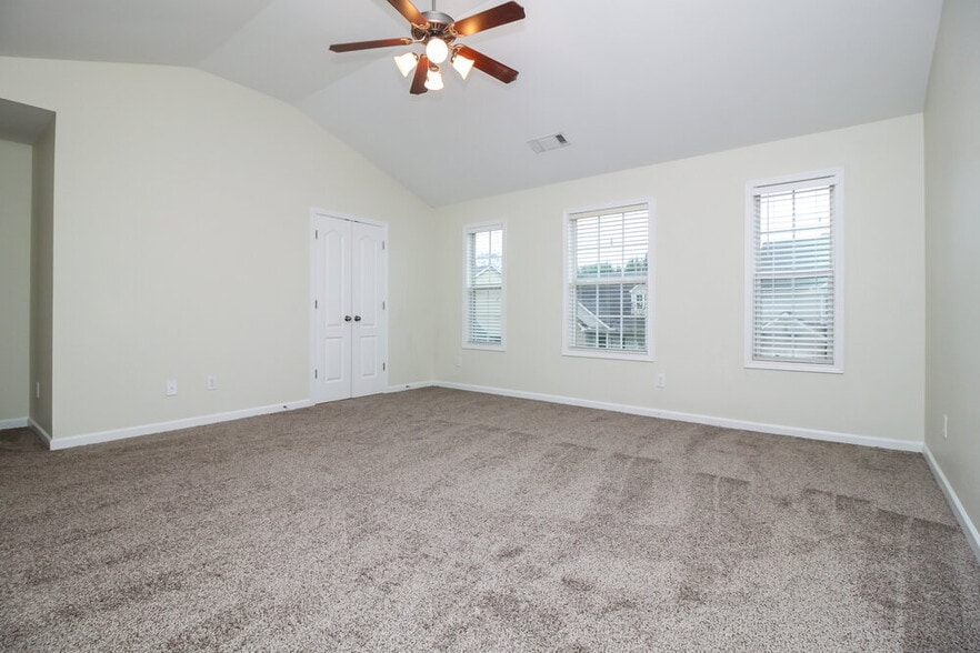 Building Photo - 6795 White Walnut Way