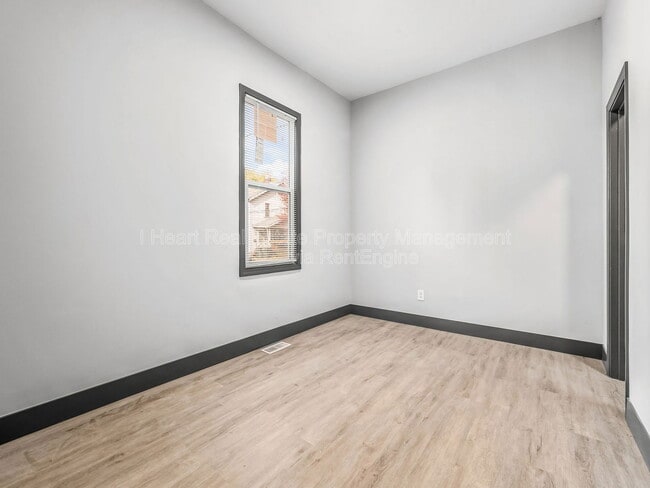 Building Photo - 306 Martin Ave