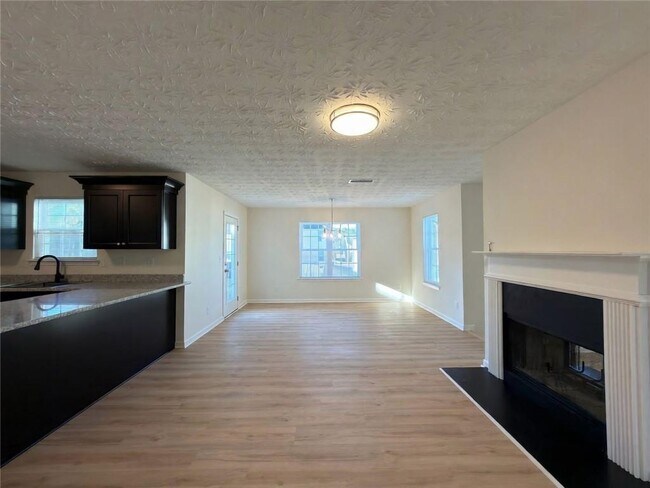 Building Photo - 2770 Austin Ridge Dr NE