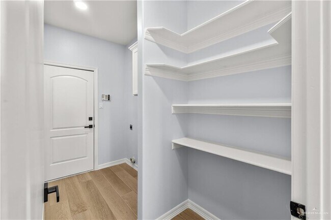 Building Photo - 3714 Oregon Dr