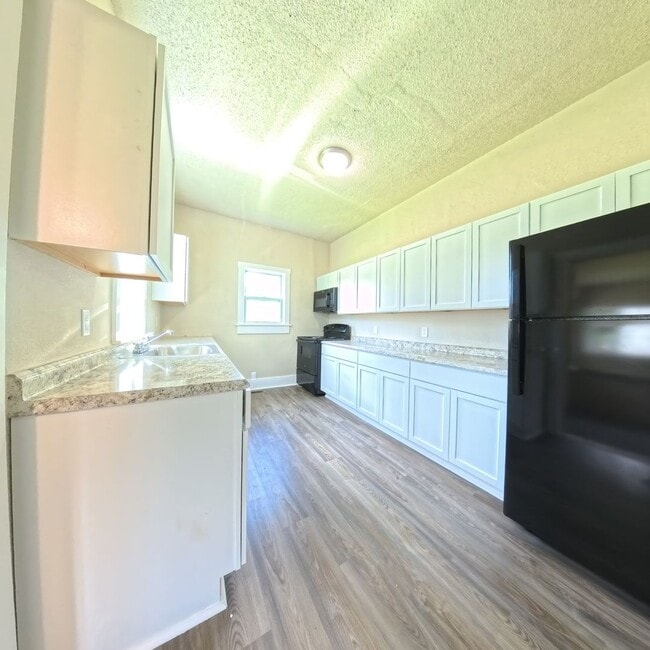 Building Photo - Newly remodeled 3 bedroom 1 bathroom home-...