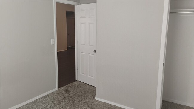 Building Photo - 1701 Forest Dr