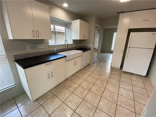 Building Photo - 4512 Sojourner St