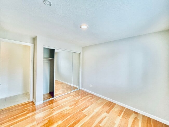 Building Photo - Beautifully Renovated 5 Bedroom House with Large Yard!