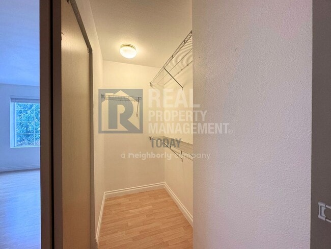 Building Photo - Great 3 Bedroom In South Hill!