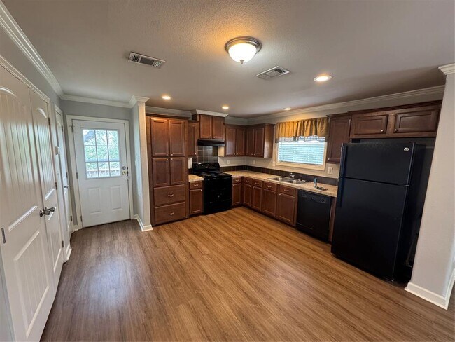 Building Photo - 7691 Farm to Market 32