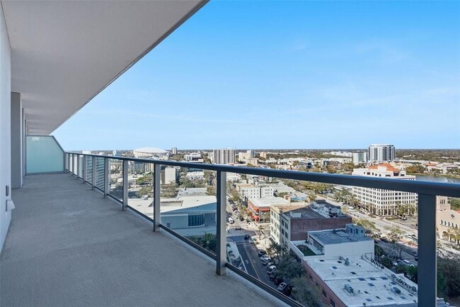 Building Photo - 400 Central Ave