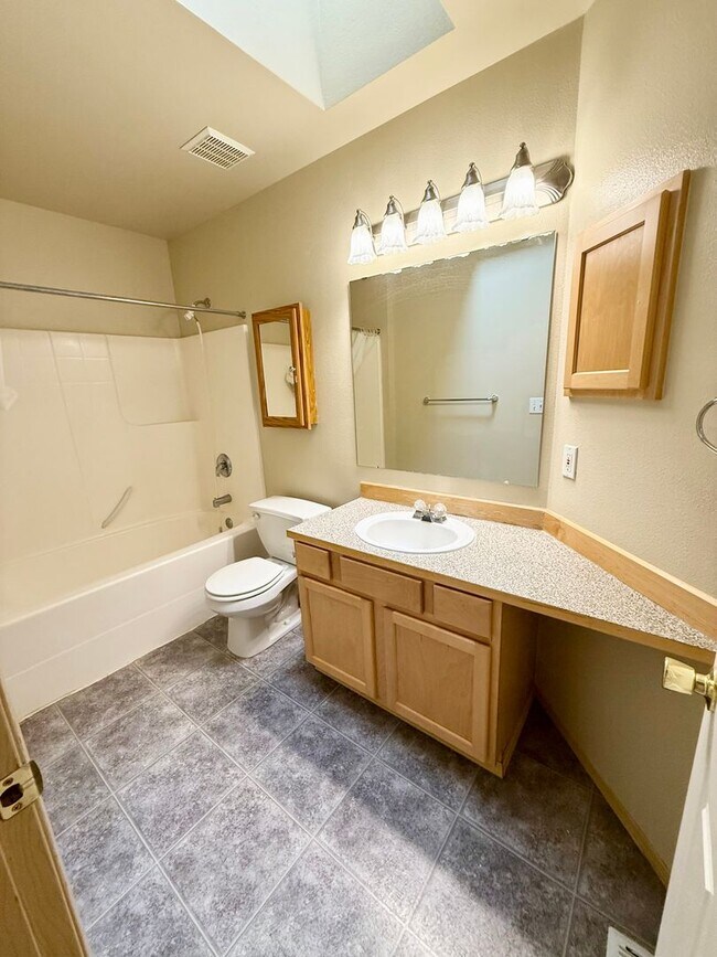 Building Photo - **** Application pending ****