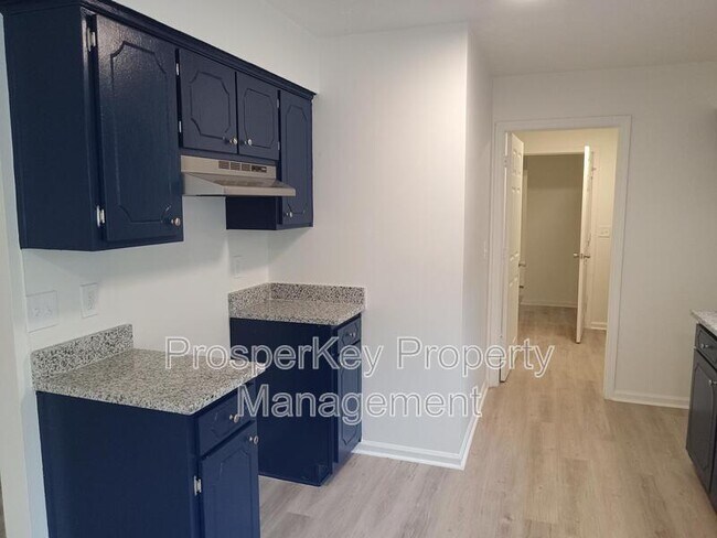 Building Photo - 10 Hidden Valley Ct