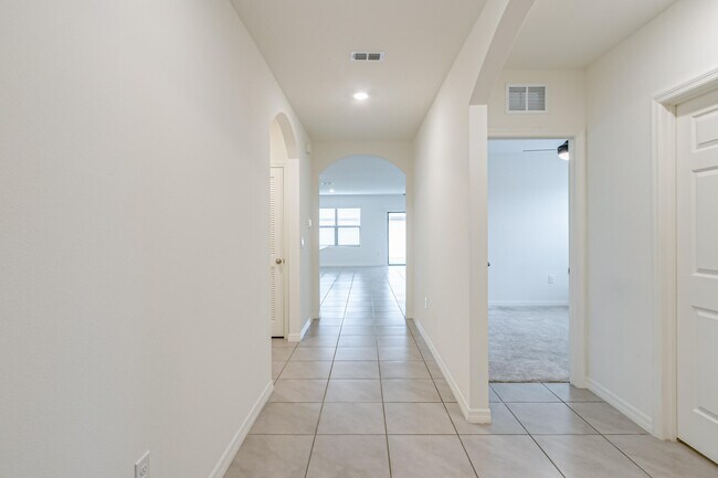 Building Photo - 2214 Capital Dr