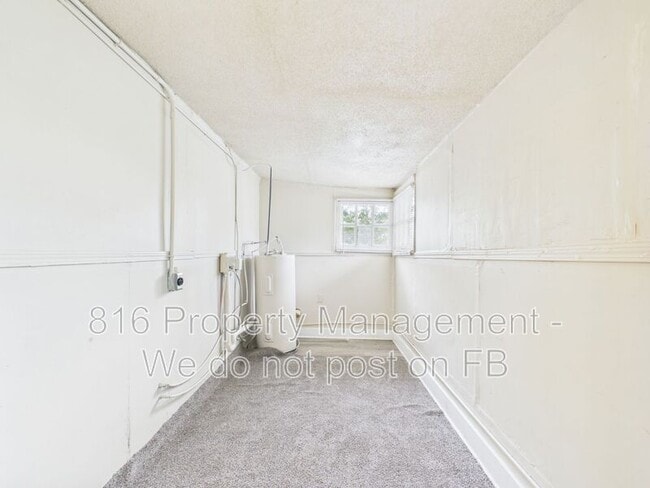 Building Photo - 4028 E 68th Terrace