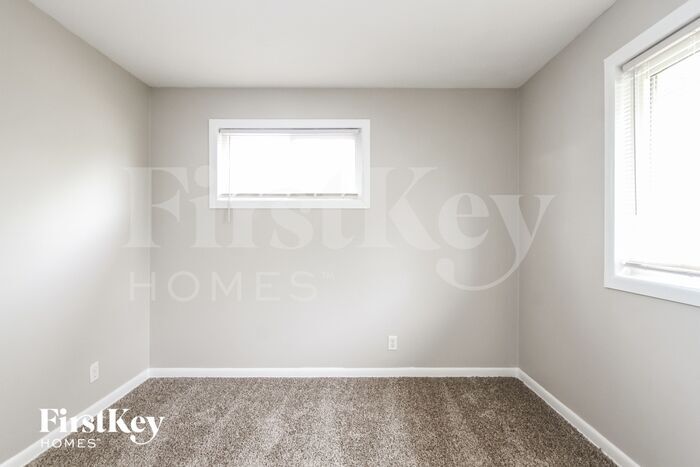 Building Photo - 4810 N Kenmore Rd