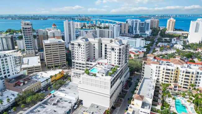 Building Photo - "Luxurious 3-Bed Sarasota Penthouse with S...