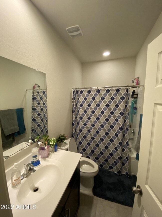 Building Photo - 43745 Yucca Ln
