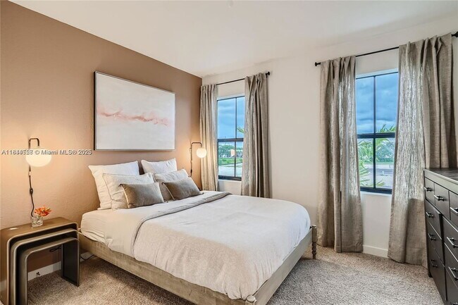 Building Photo - 409 NE 12th St