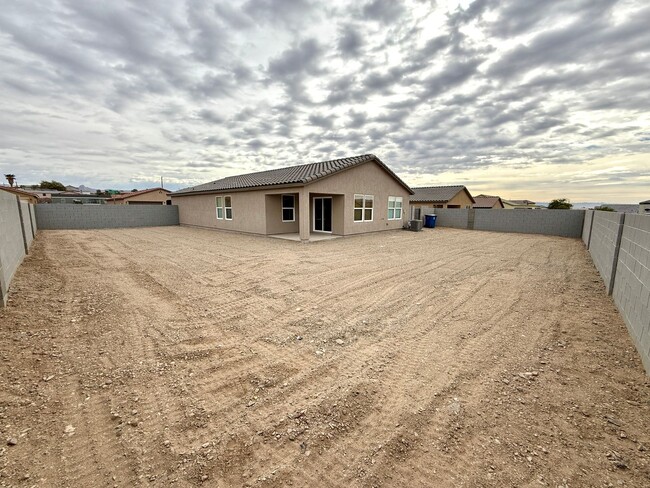 Building Photo - Beautiful 2024 Built 3 Bedroom Home on Cor...