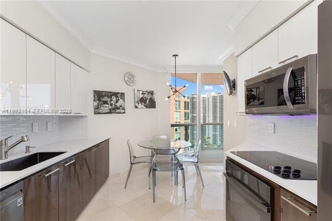 Building Photo - 3370 NE 190th St