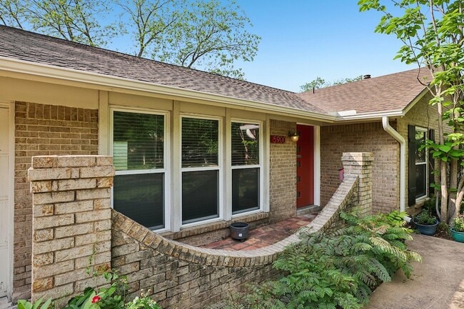 Building Photo - 5900 Gateshead Dr