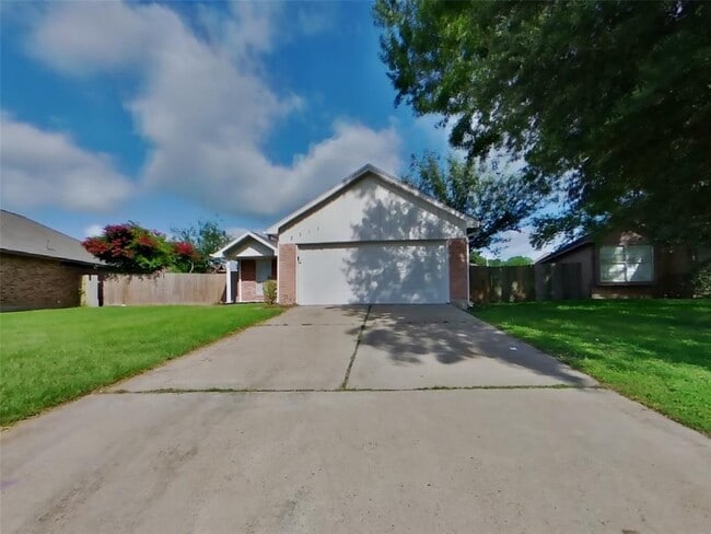 Primary Photo - 8711 Croteau Dr