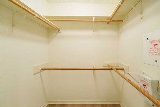 Building Photo - 2 Mystic Glade Ct