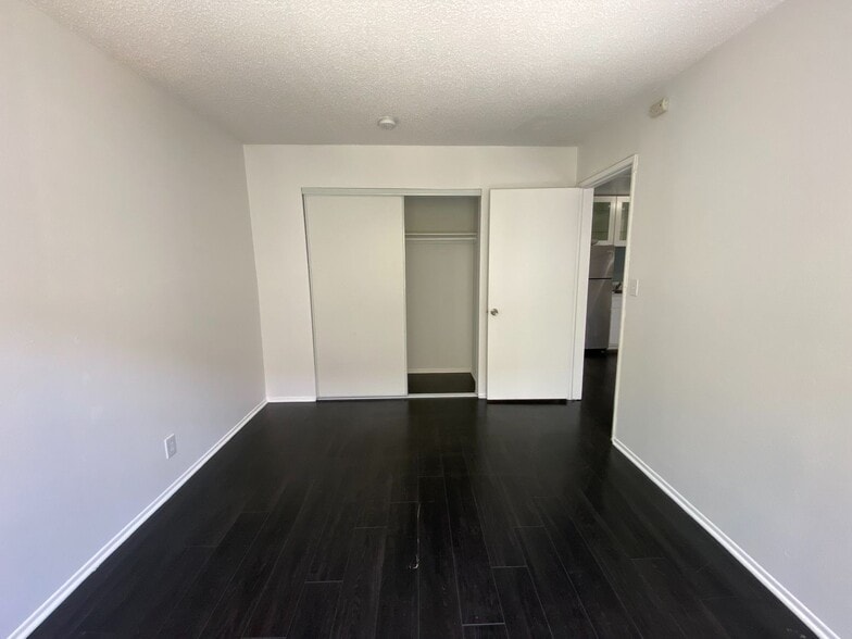 Building Photo - 827 S Wilton Pl