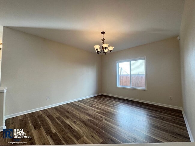 Building Photo - Beautiful 2-Bedroom Townhome with Vaulted Ceilings & 2-Car Garage!!