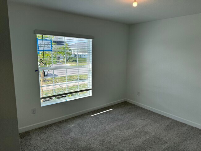 Building Photo - 10445 NW Suncrest Lp