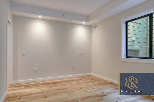 Building Photo - 1731 Powell St