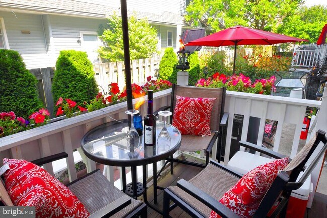 Building Photo - 10 Caravel Ct