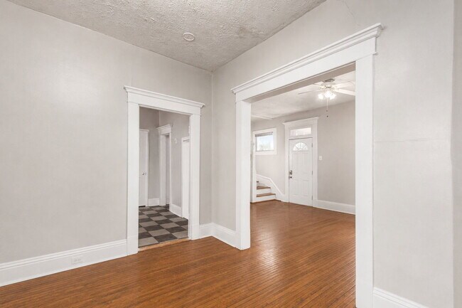 Building Photo - 204 Chittenden Ave