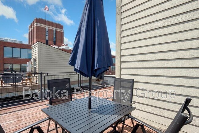 Building Photo - 200 River Pl Dr