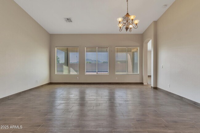 Building Photo - 3233 E Blue Ridge Way