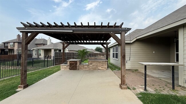 Building Photo - 1001 Perennial Ln
