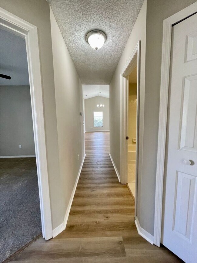 Building Photo - GREAT 3/2 HOME IN OVIEDO STILLWATER SUBDIVISION