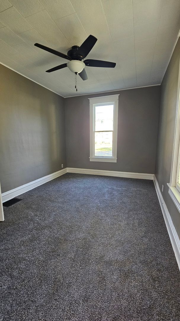 Building Photo - 415 N Maple Ave