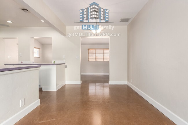 Building Photo - 2618 E Pierson St