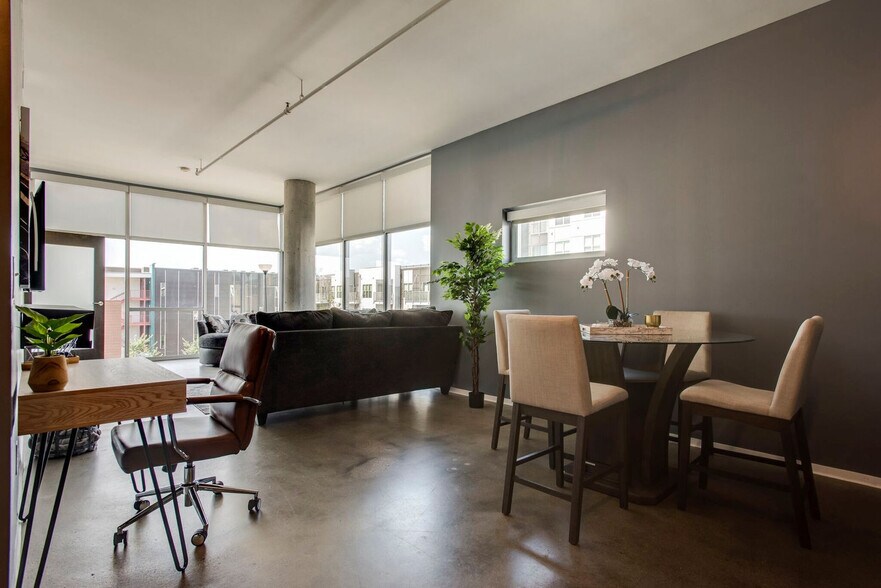 Building Photo - 2115 Yeaman Pl