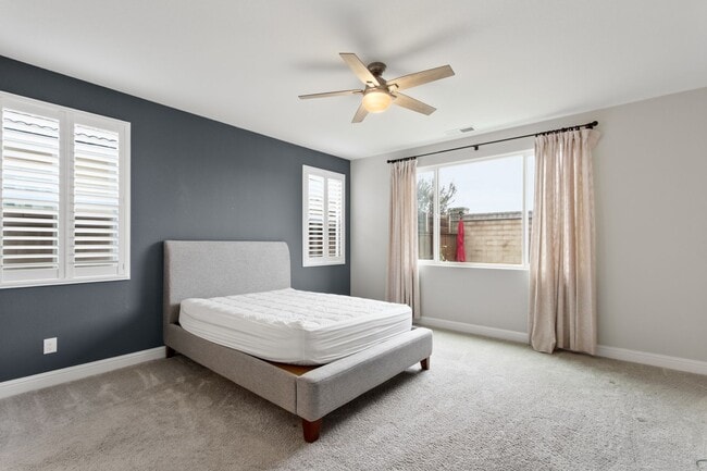 Building Photo - Springlake 3 Bedroom 3 Bathroom House